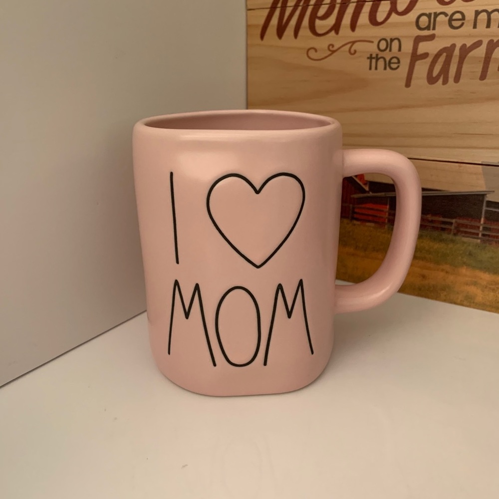 Rae Dunn I ❤️Mom mug